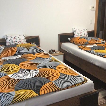 Nina Apartment ウィーナー・ノイシュタット エクステリア 写真