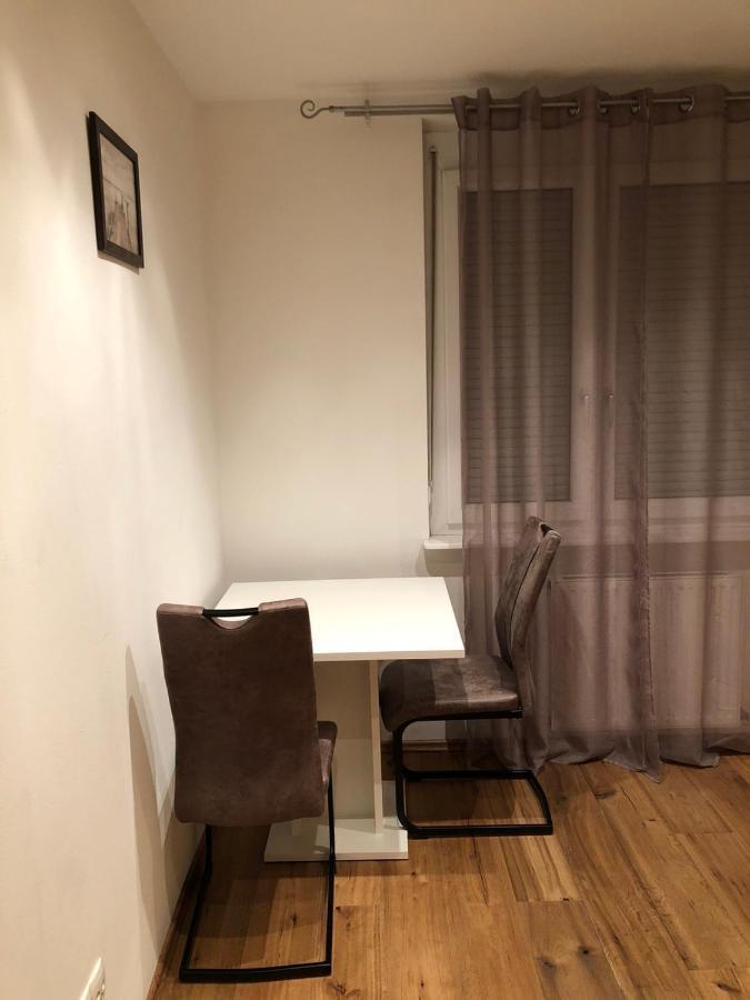 Nina Apartment ウィーナー・ノイシュタット エクステリア 写真