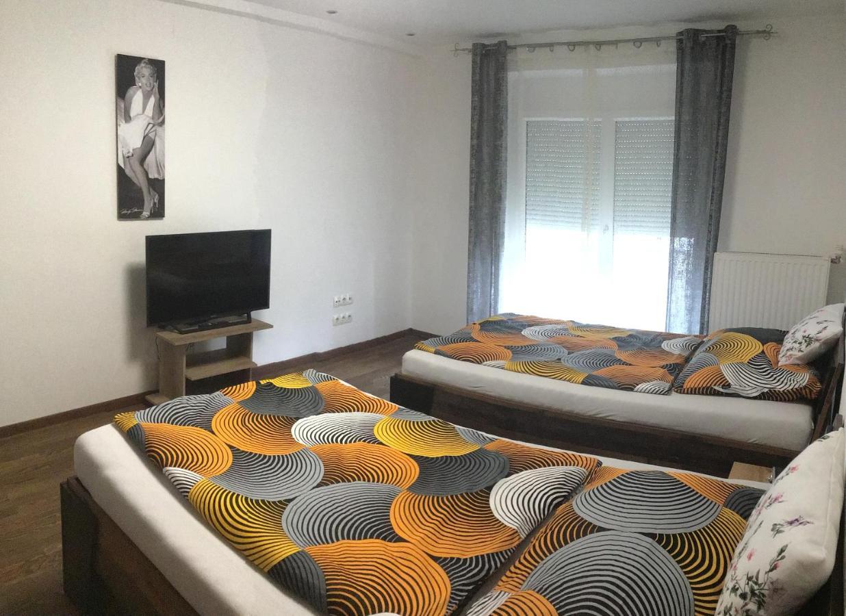 Nina Apartment ウィーナー・ノイシュタット エクステリア 写真